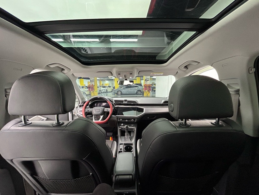Audi Q3 2020 car image #6