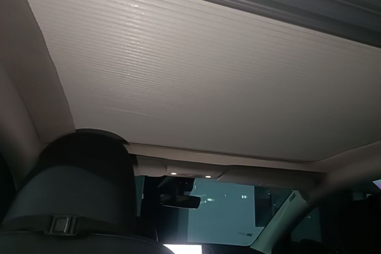 Tesla Model Y 2023 car image #18