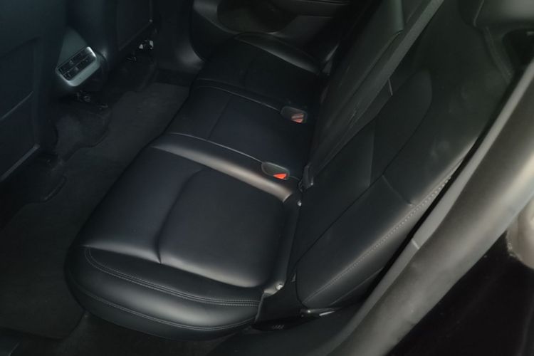 Tesla Model Y 2024 immagine di auto #17