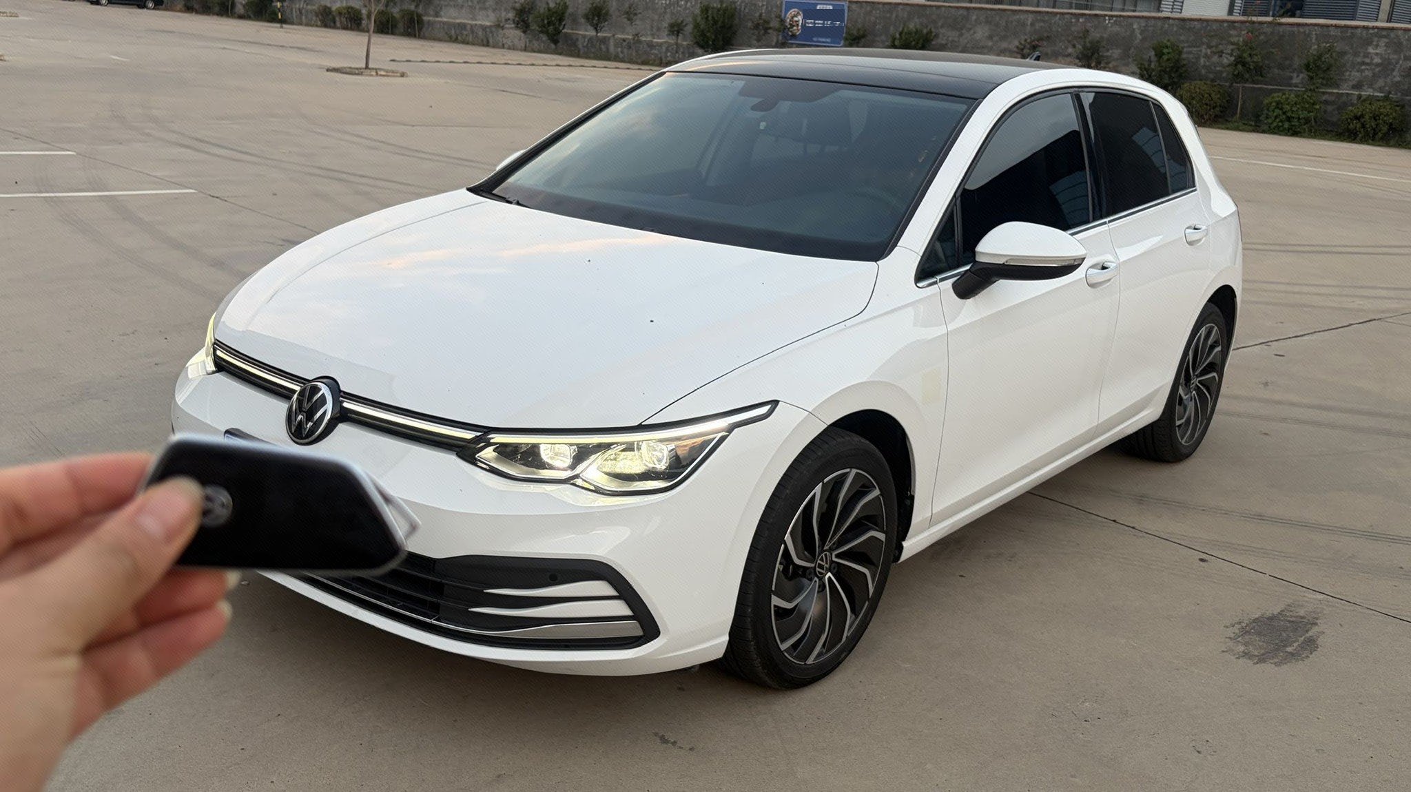Volkswagen Golf 2023 car image 