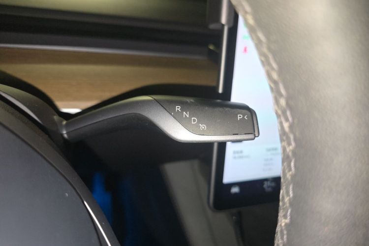 Tesla Model Y 2021 #14 Tesla Model Y 2021 car image #14