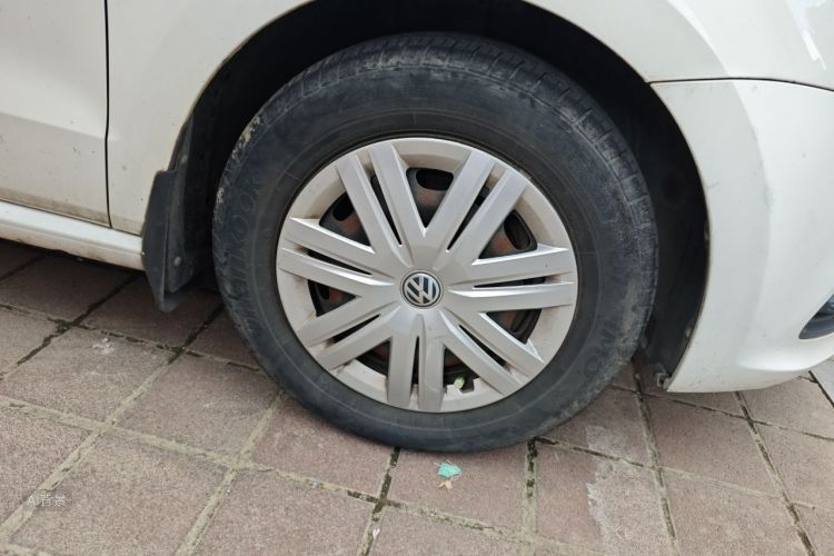 Volkswagen Polo 2019 car image #9