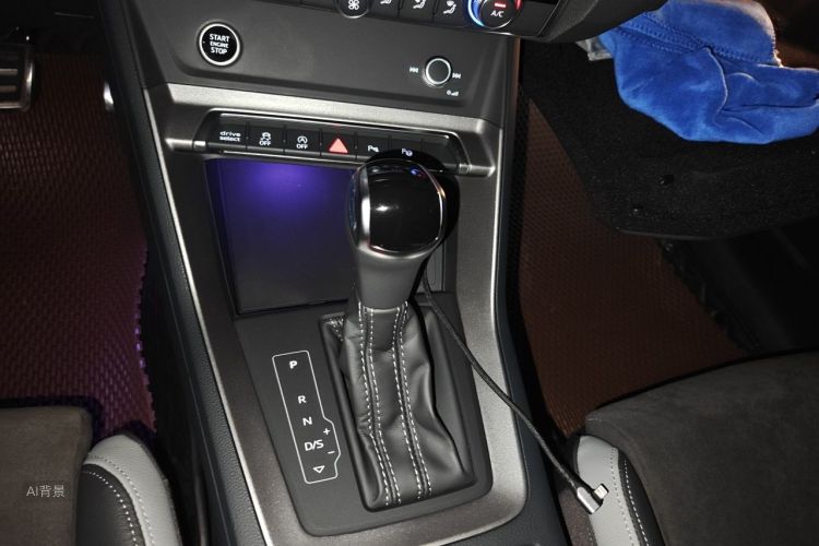 Audi Q3 2022 car image #16