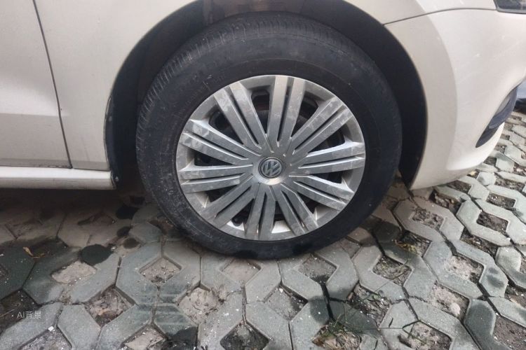 Volkswagen Polo 2016 car image #9