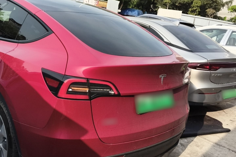 Tesla Model Y 2022 #4 Tesla Model Y 2022 car image #4