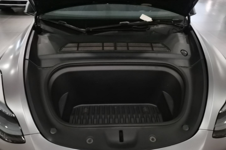 Tesla Model Y 2022 car image #22