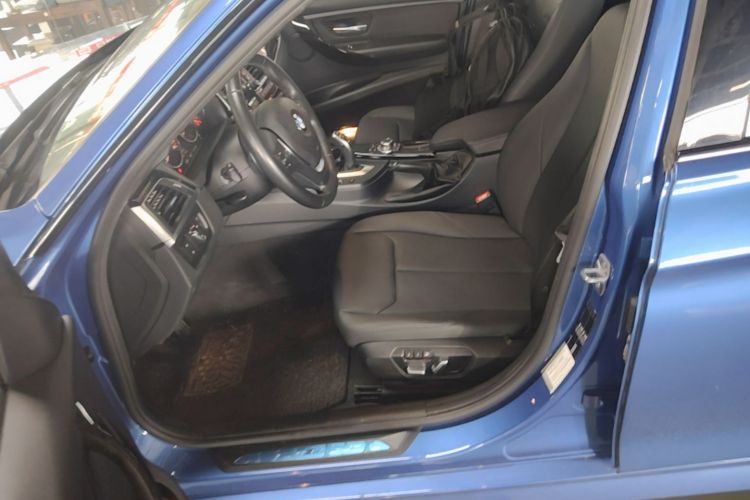 BMW 3 Series 2017 car image #19