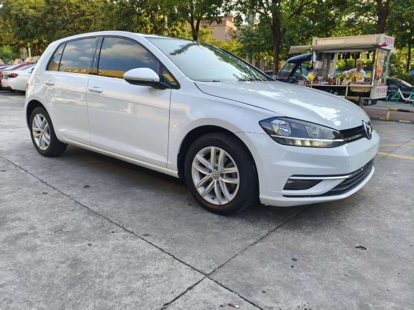 Volkswagen Golf 2019 car image #5