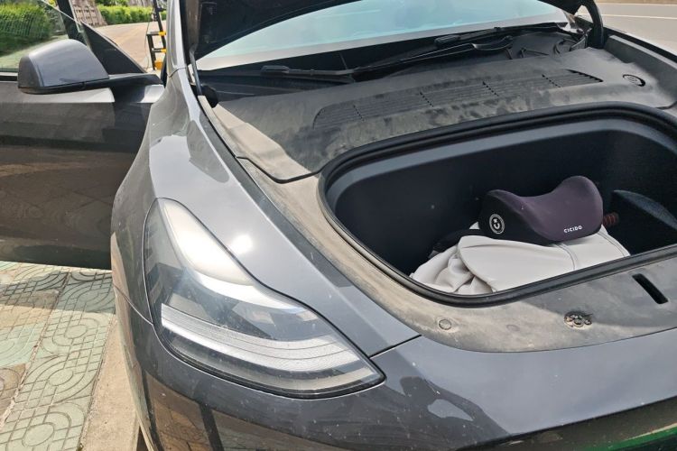 Tesla Model Y 2024 car image #28