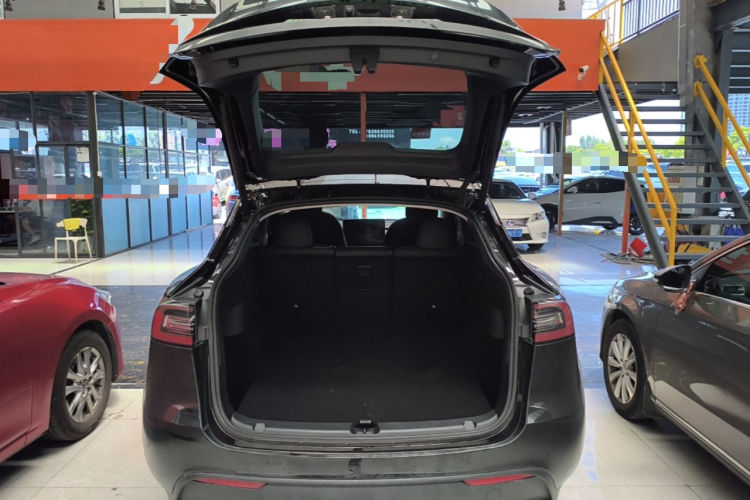 Tesla Model Y 2021 car image #19