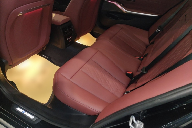 BMW 3 Series 2025 صورة سيارة #13