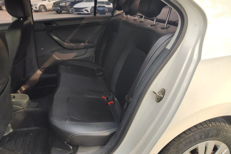 Volkswagen Santana 2018 صورة سيارة #14