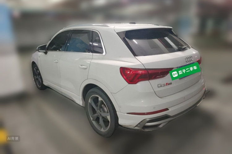 Audi Q3 2023 car image #5