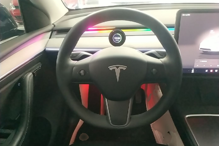 Tesla Model Y 2023 #11 Tesla Model Y 2023 car image #11