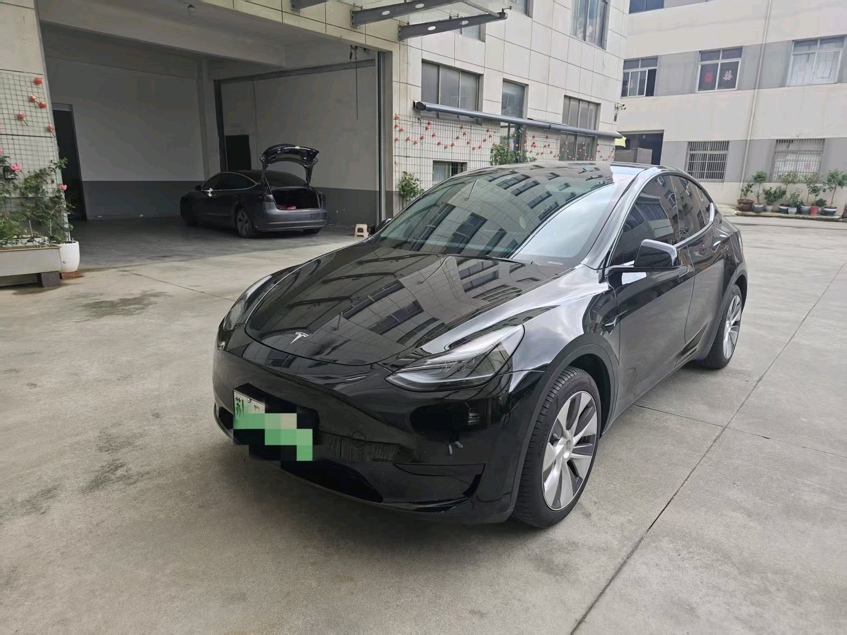 Tesla Model Y 2023 car image 