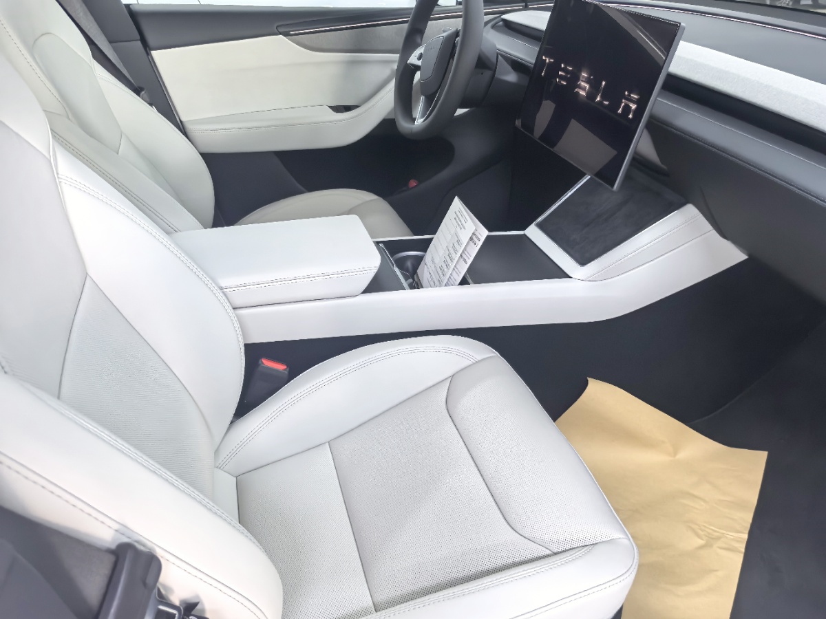 Tesla Model Y 2026 изображение автомобиля #7