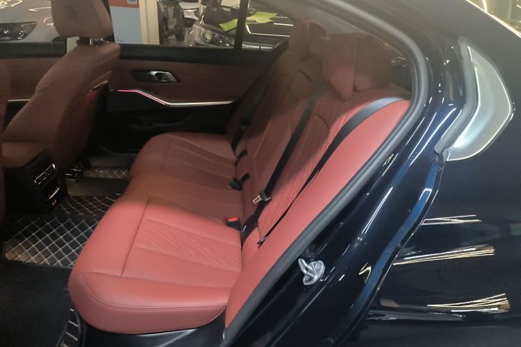 BMW 3 Series 2025 صورة سيارة #17