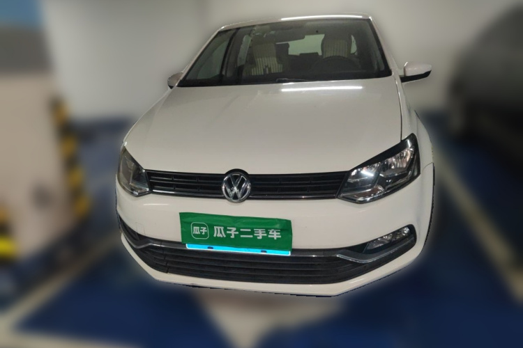 Volkswagen Polo 2015 car image #3
