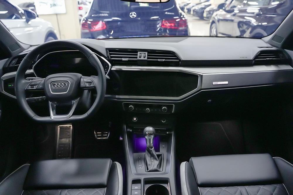 Audi Q3 2025 car image #11