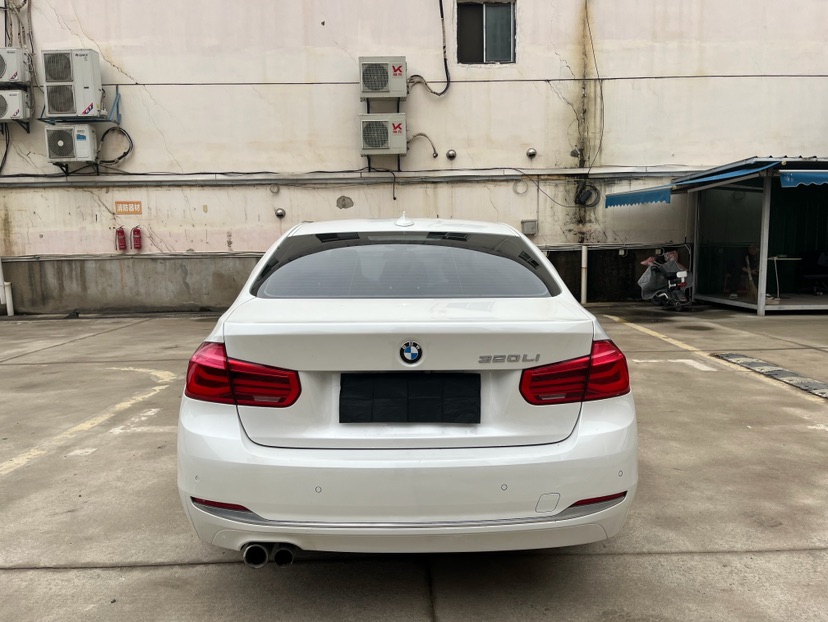 BMW 3 Series 2018 immagine di auto #4
