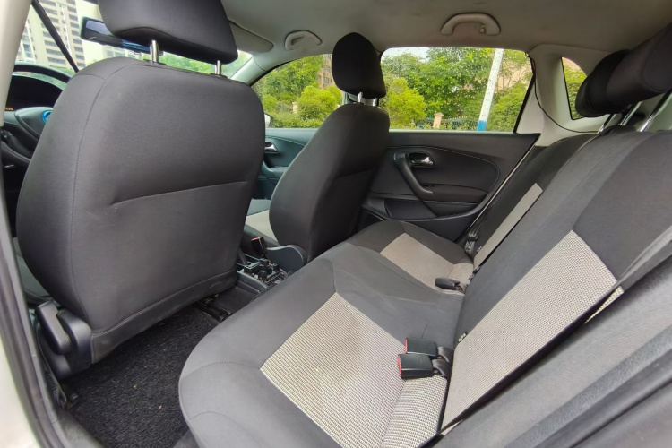 Volkswagen Polo 2016 car image #17