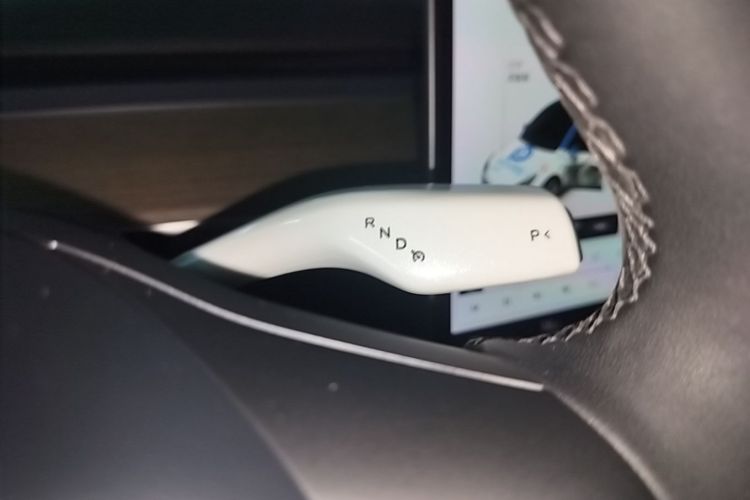 Tesla Model Y 2021 #14 Tesla Model Y 2021 car image #14