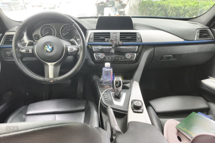 BMW 3 Series 2018 car image #11