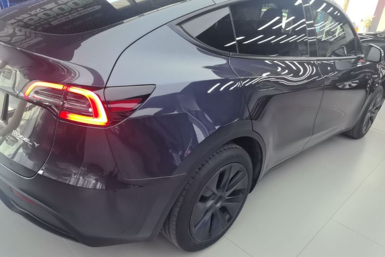 Tesla Model Y 2024 #7 Tesla Model Y 2024 car image #7