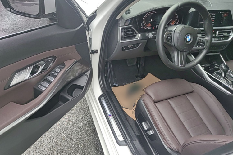 BMW 3 Series 2020 car image #12