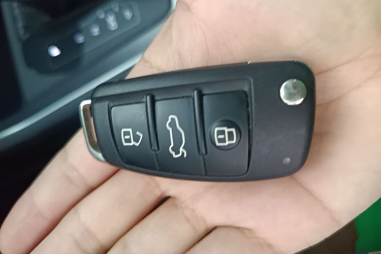 Audi Q3 2019 car image #9