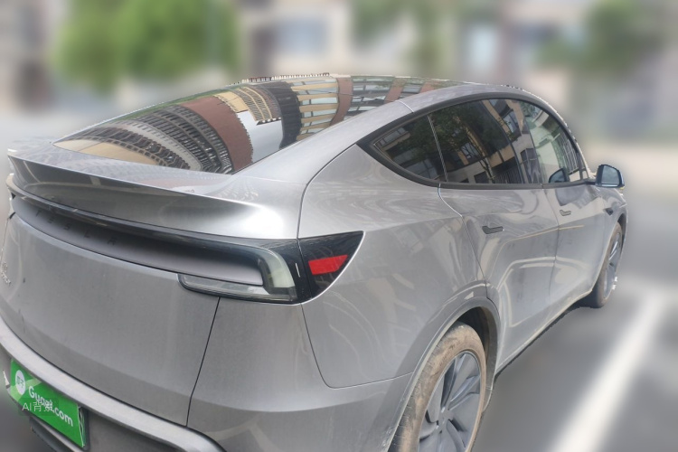 Tesla Model Y 2025 #7 Tesla Model Y 2025 car image #7