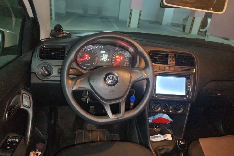 Volkswagen Polo 2015 car image #12