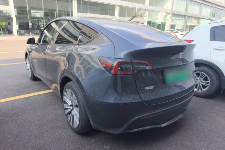 Tesla Model Y 2024 car image #5