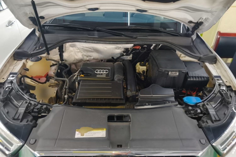 Audi Q3 2018 car image #20
