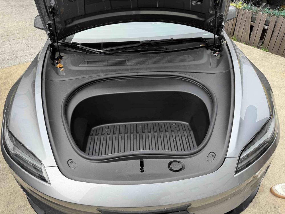 Tesla Model 3 2026 car image #12