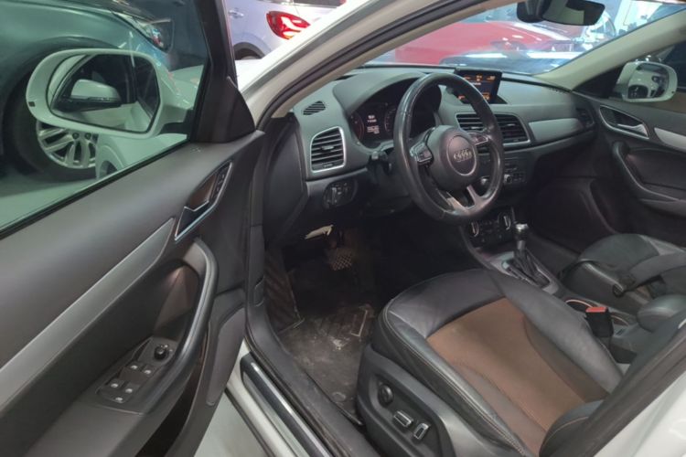 Audi Q3 2017 car image #16
