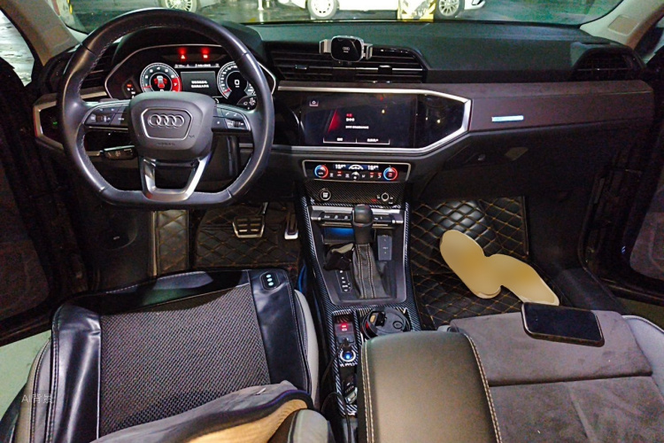Audi Q3 2022 car image #11