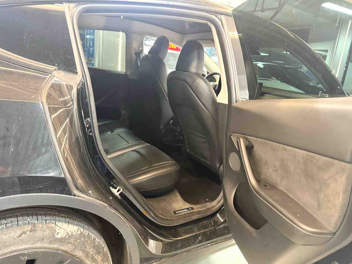 Tesla Model Y 2023 #7 Tesla Model Y 2023 car image #7
