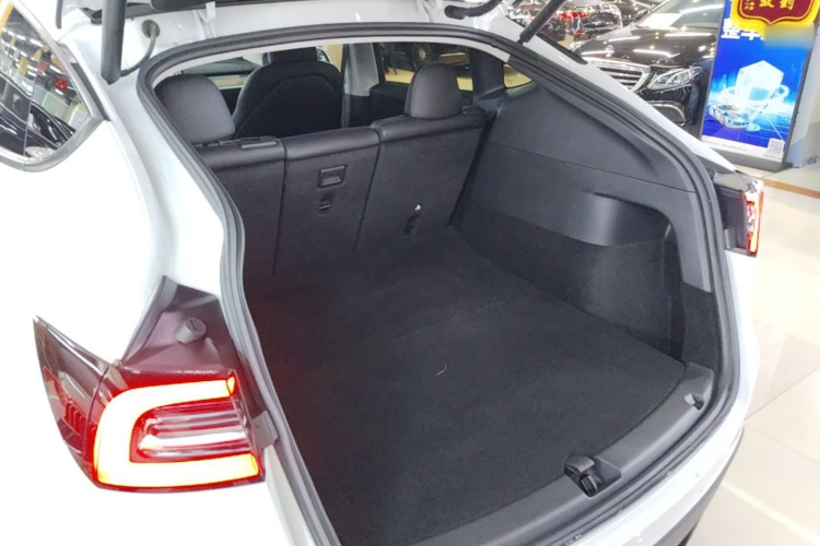 Tesla Model Y 2022 #19 Tesla Model Y 2022 car image #19