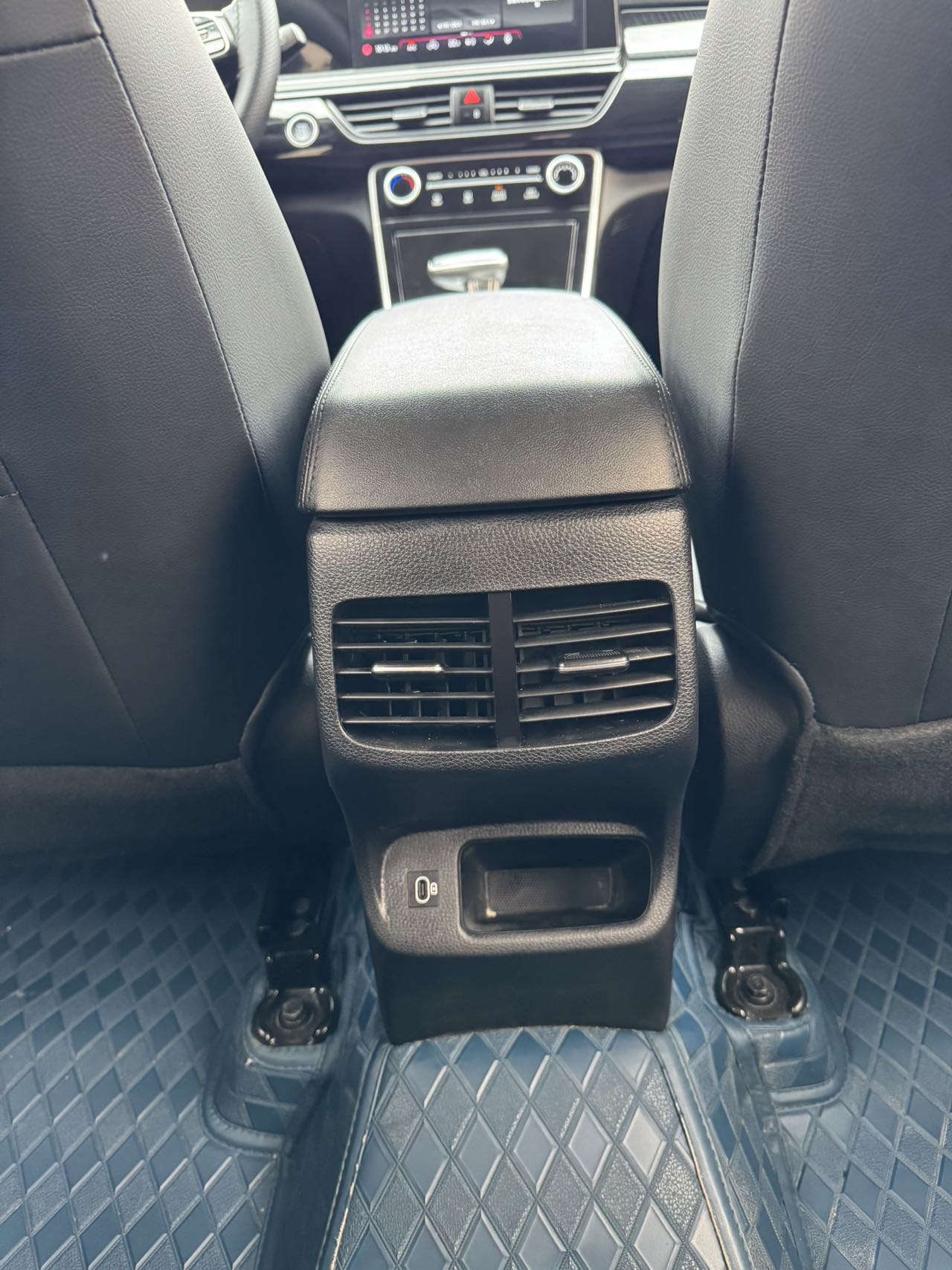 Kia Seltos 2023 imagen de coche #16