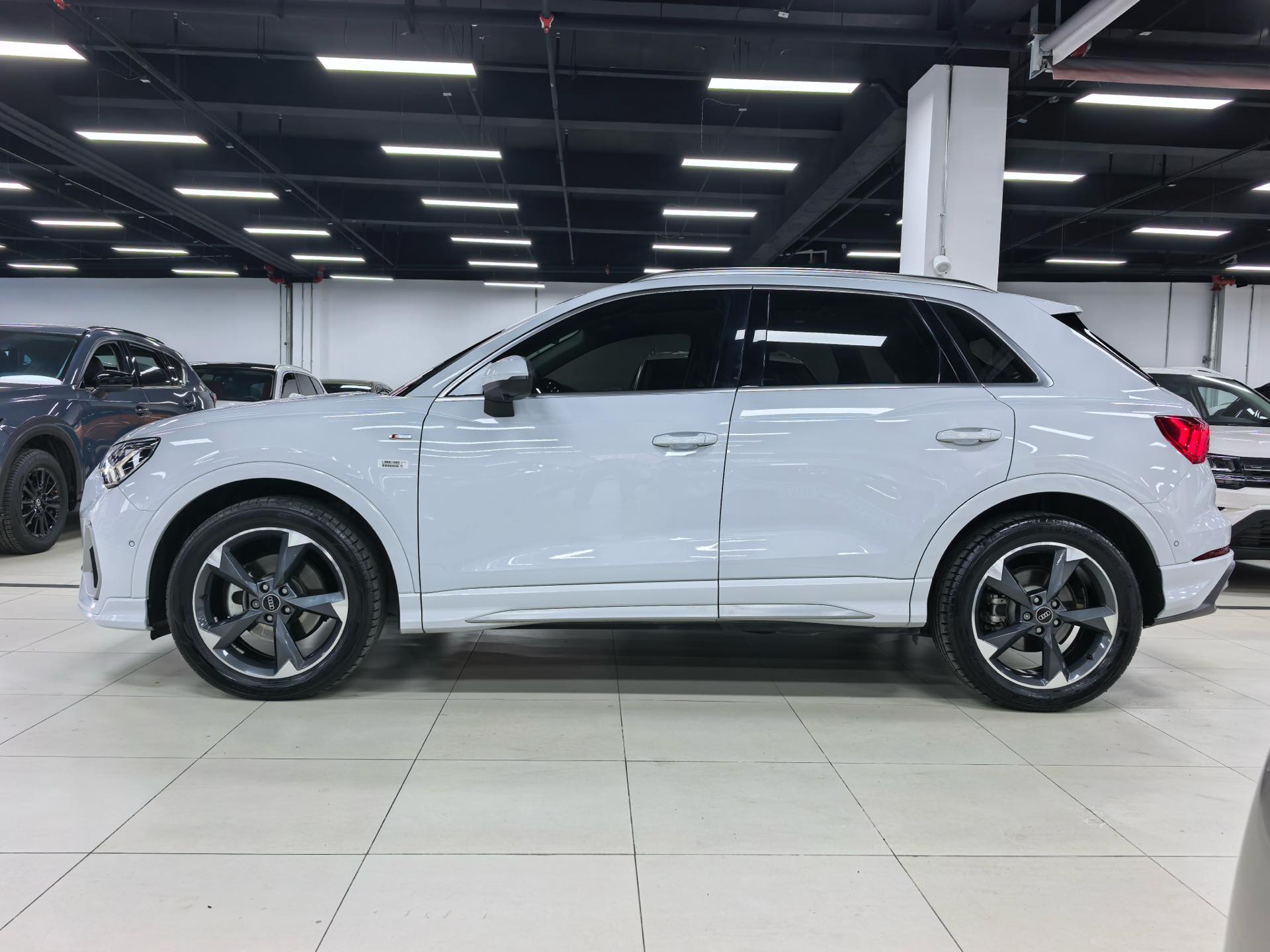 Audi Q3 2023 car image #7