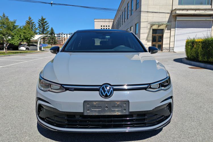 Volkswagen Golf 2023 car image #3
