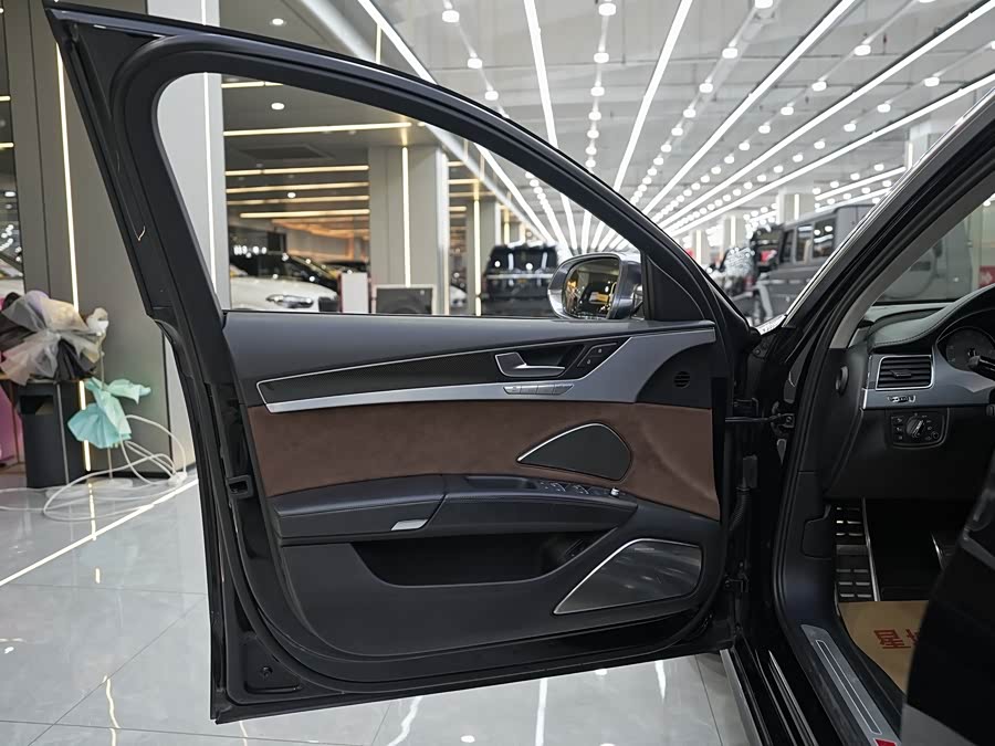 Audi S8 2015 car image #10