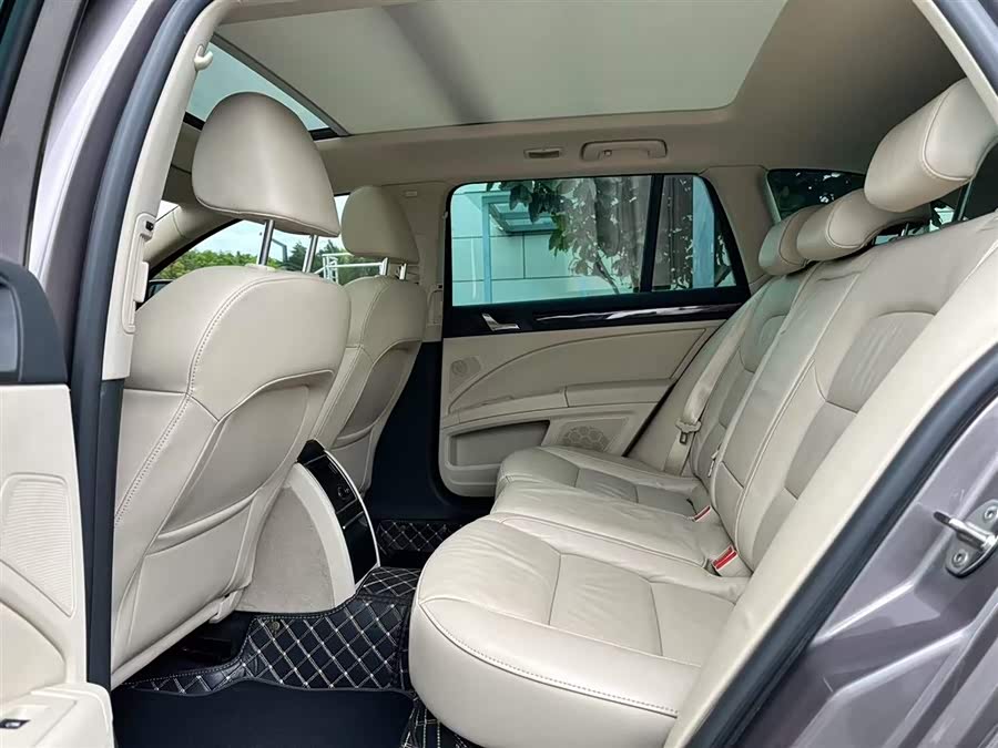 Skoda Superb Combi 2015 car image #10