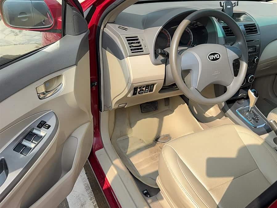 BYD L3 2013 car image #10