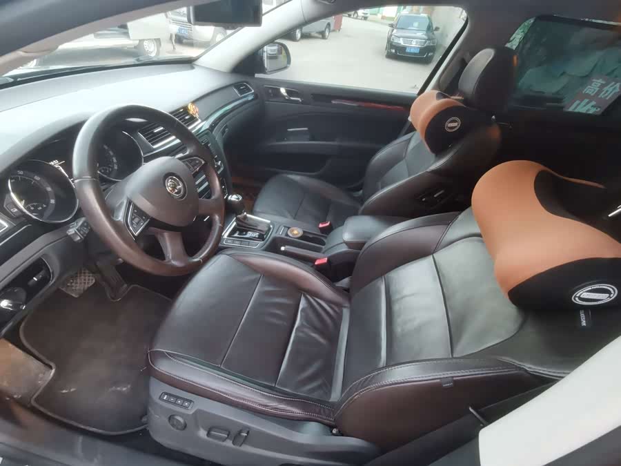 Skoda Superb Combi 2014 car image #10