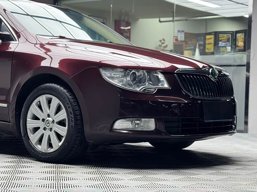 Skoda Superb 2013 car image #10