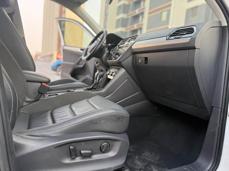 Volkswagen Tiguan L 2019 #10 Volkswagen Tiguan L 2019 car image #10