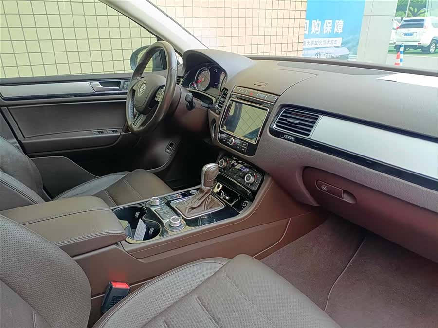 Volkswagen Touareg 2017 car image #10