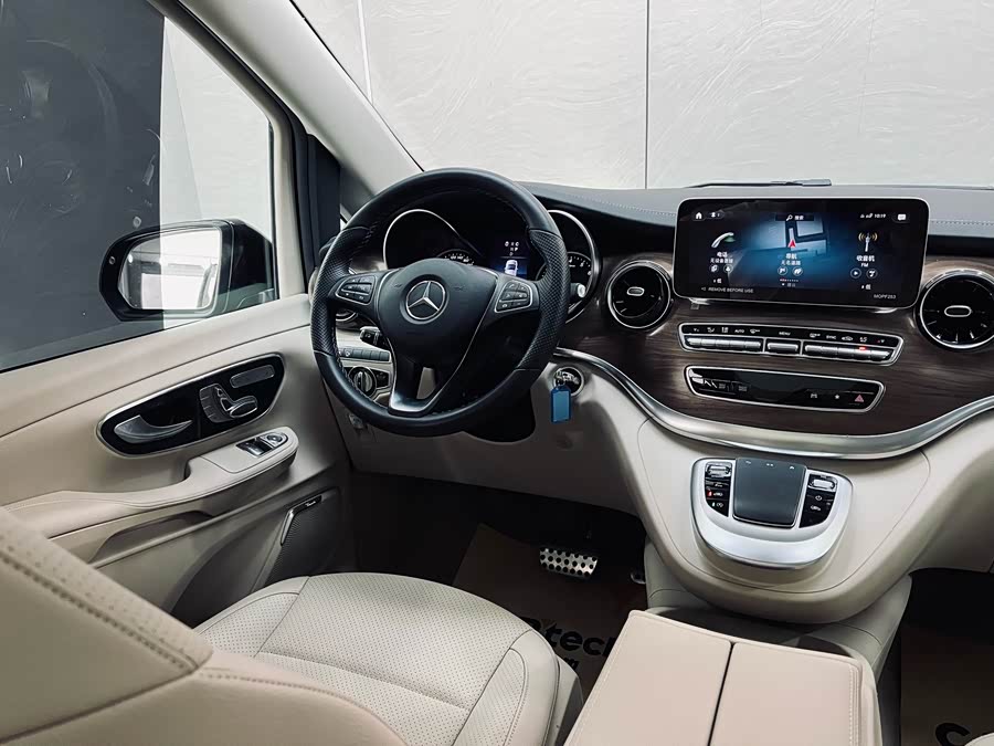 Mercedes-Benz V Class 2022 immagine di auto #10